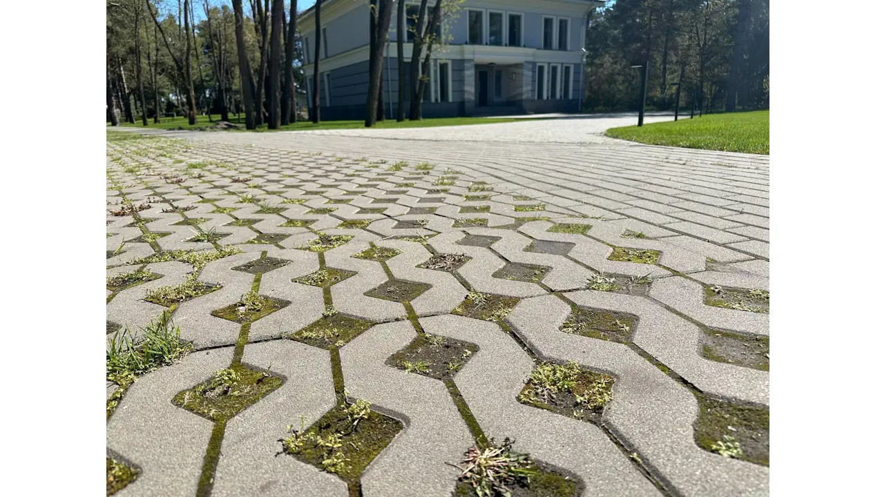 Тротуарна плитка Київ - Поставка від компанії "Живіть красиво"