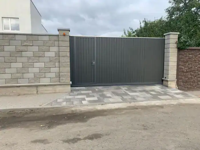Блок декоративний односторонній скол 400х200х200 сірий