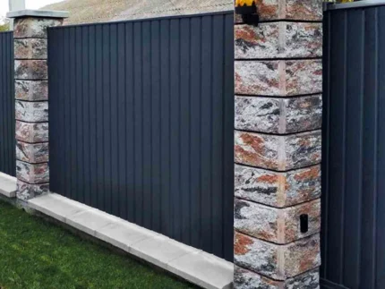 Блок для паркану