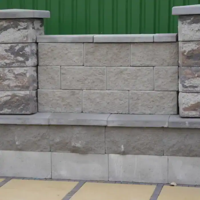 Блок для паркану