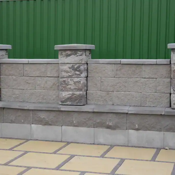 Блок для паркану