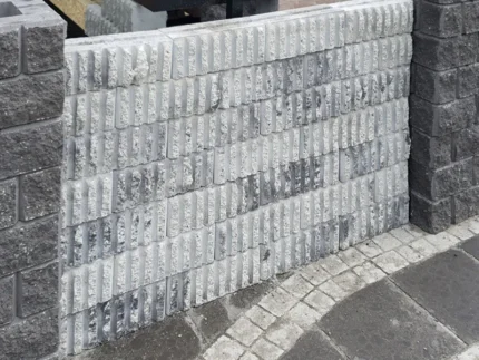 Блок з канелюрами